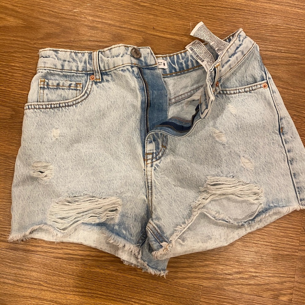 Brand new size 6, never worn